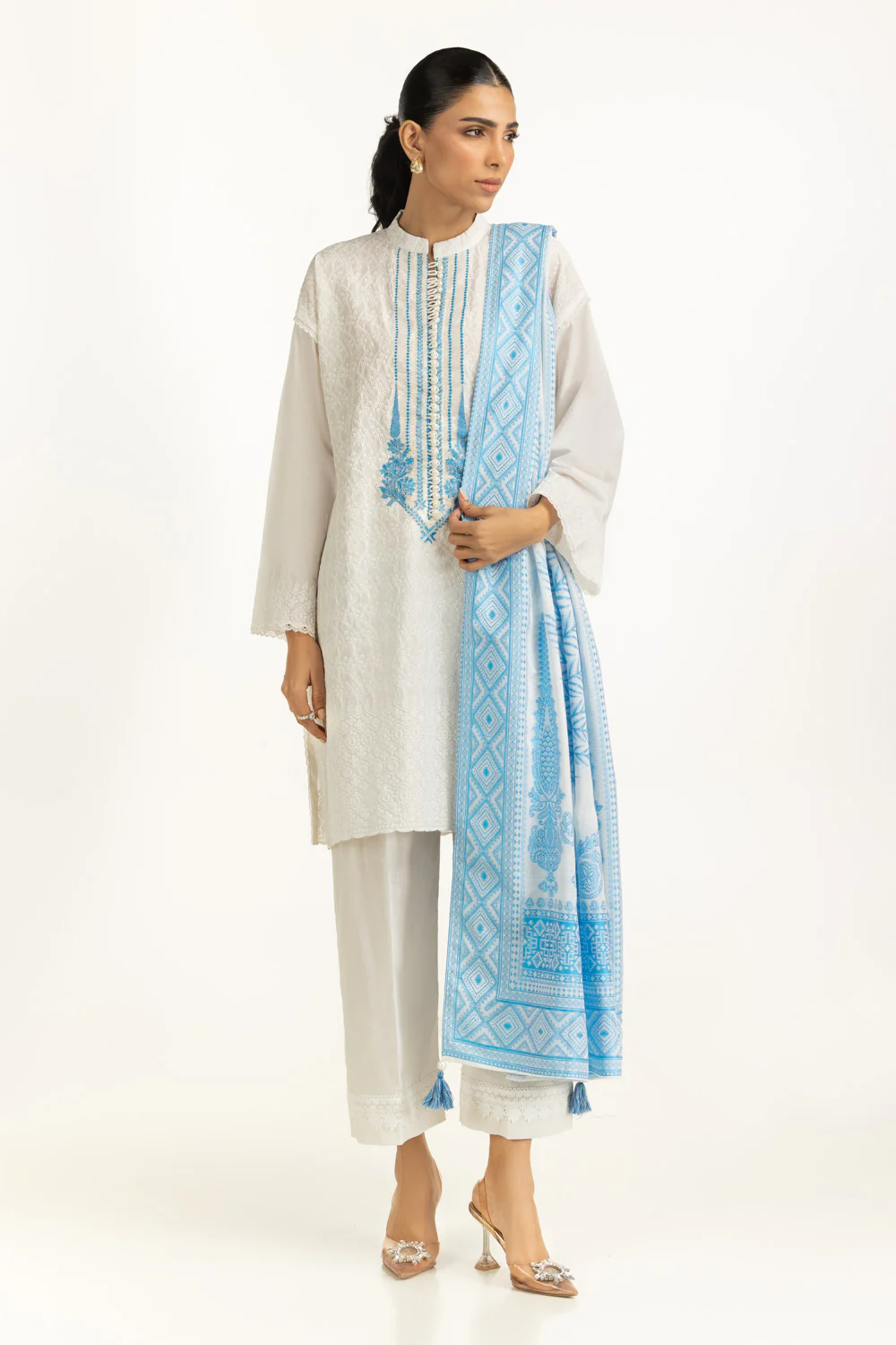 3PC Lawn Embroidered Suit - Image 3