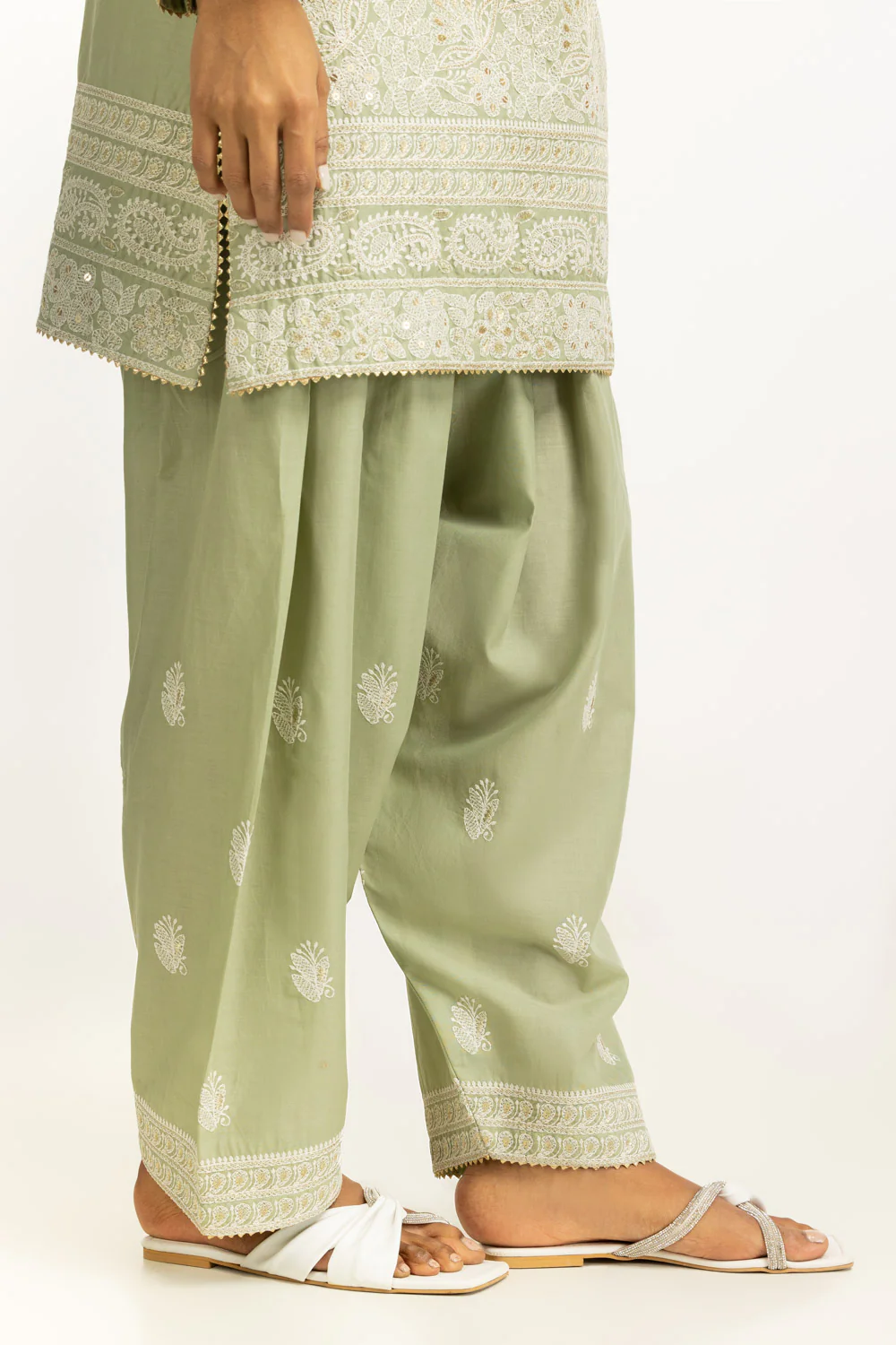 3PC Lawn Embroidered Suit - Image 2