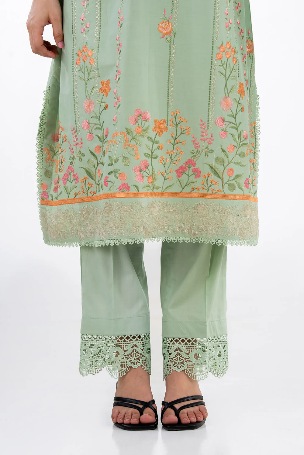 3PC Lawn Embroidered Suit - Image 3