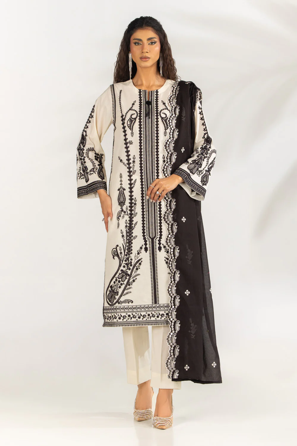 3PC Lawn Embroidered Suit