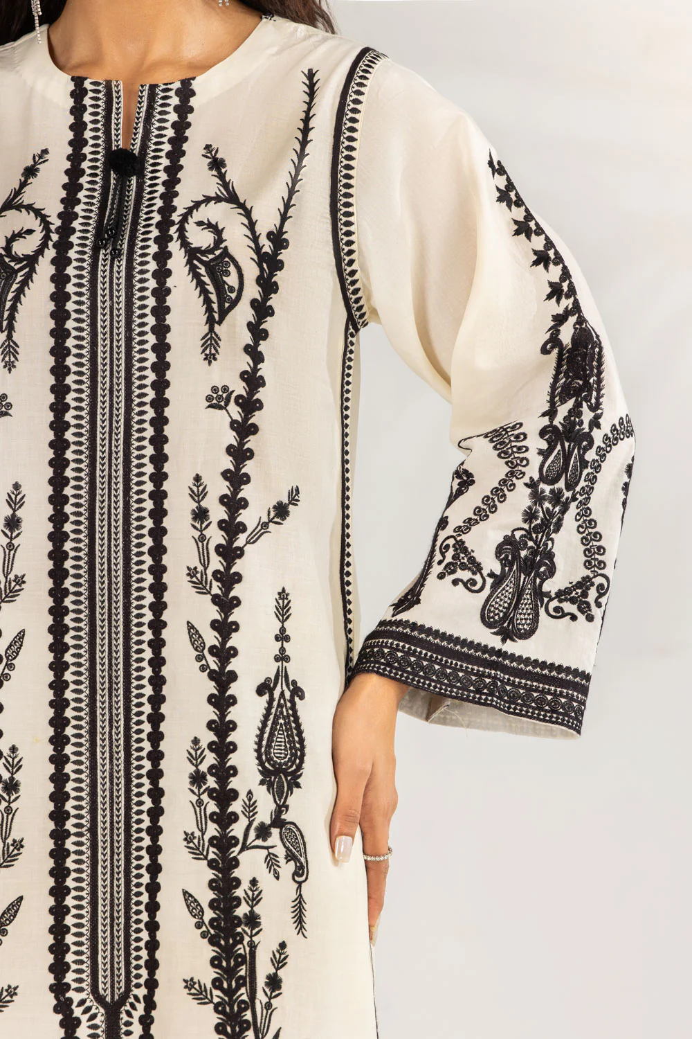 3PC Lawn Embroidered Suit - Image 5