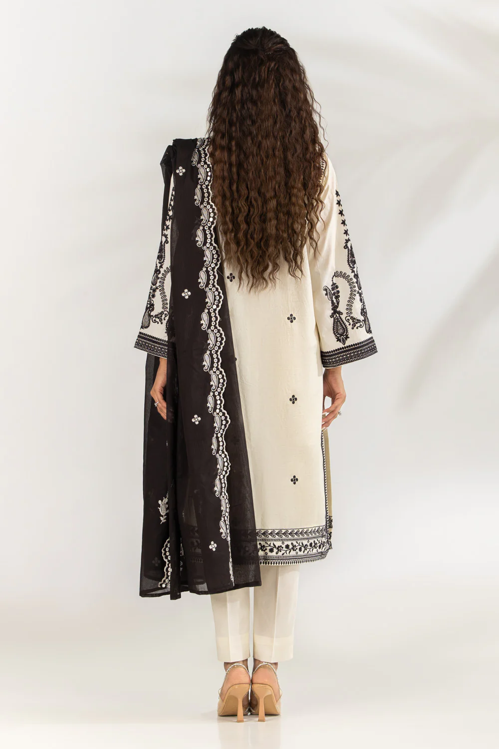 3PC Lawn Embroidered Suit - Image 6