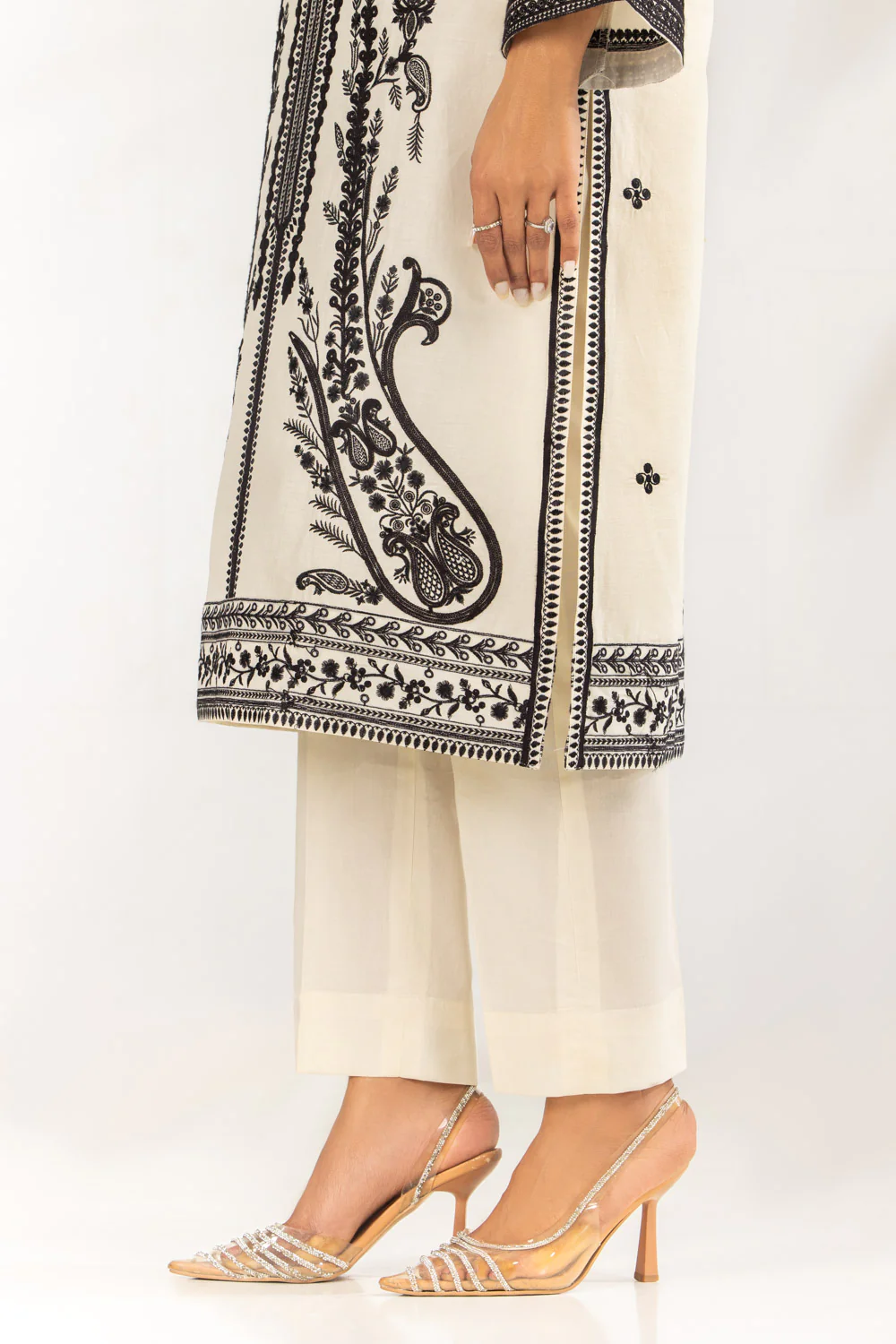 3PC Lawn Embroidered Suit - Image 7