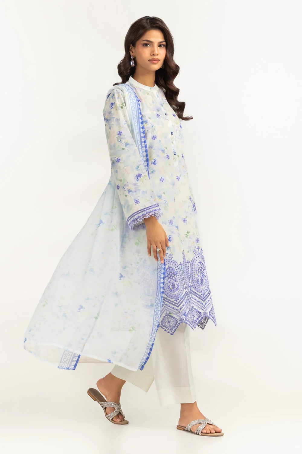 3PC Lawn Embroidered Suit - Image 3
