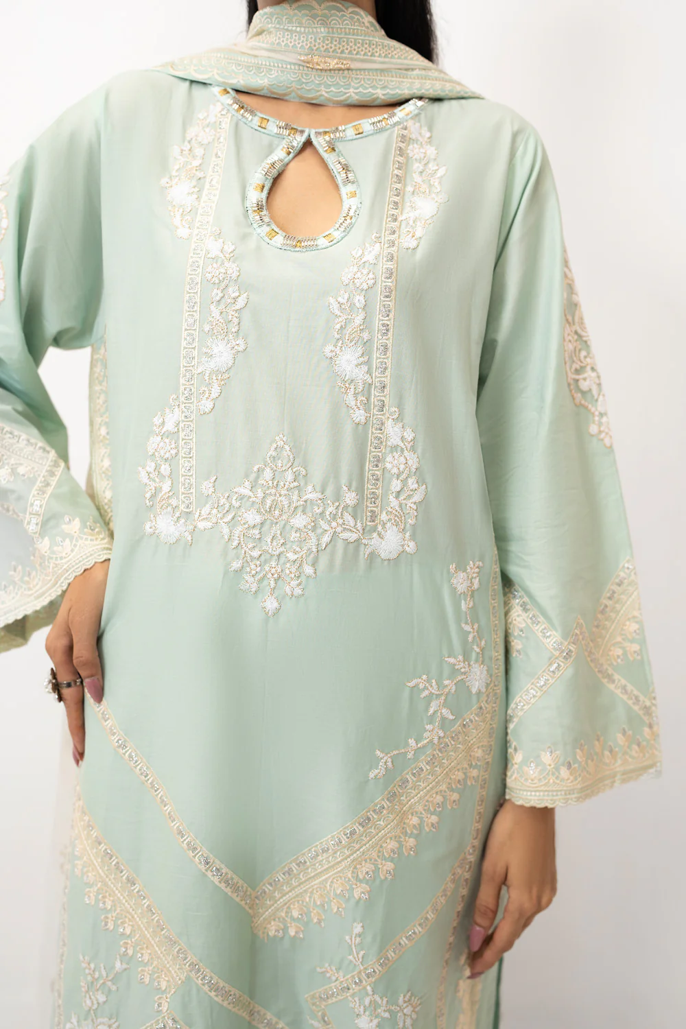 3PC Lawn Embroidered Suit - Image 2