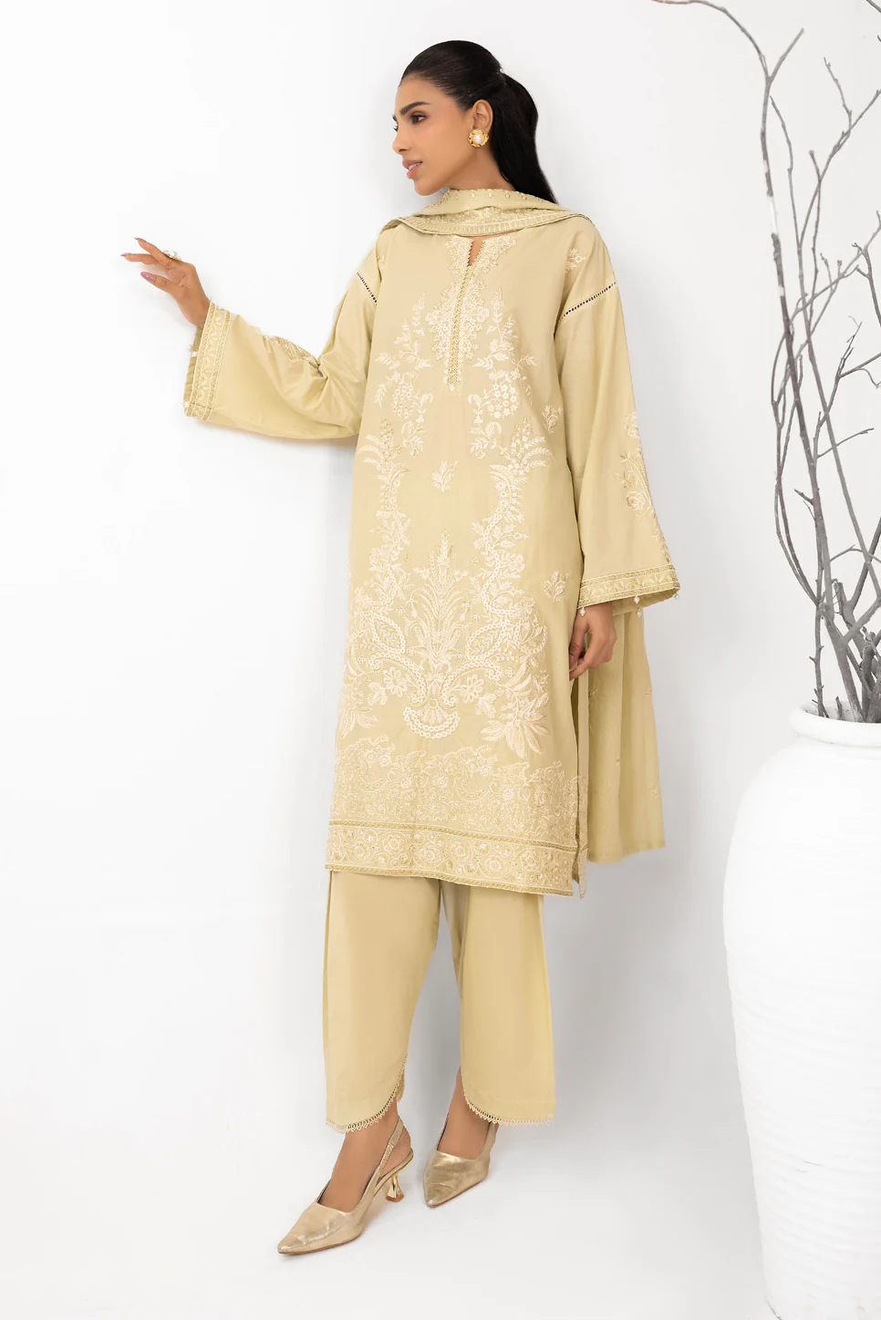3PC Lawn Embroidered Suit - Image 3