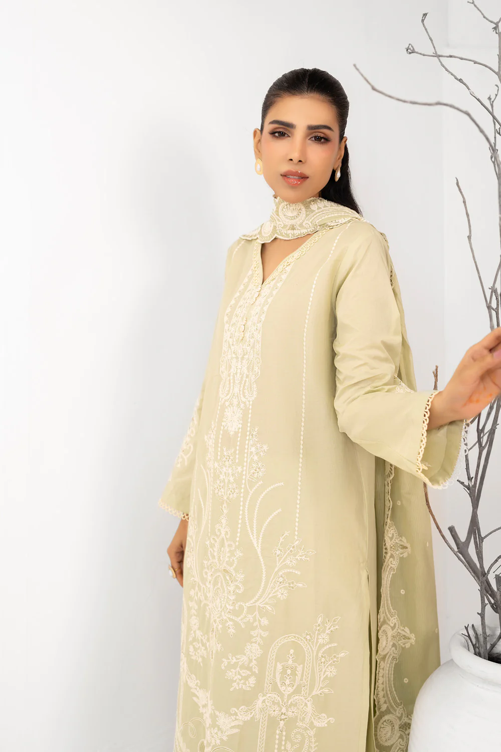 3PC Lawn Embroidered Suit - Image 4