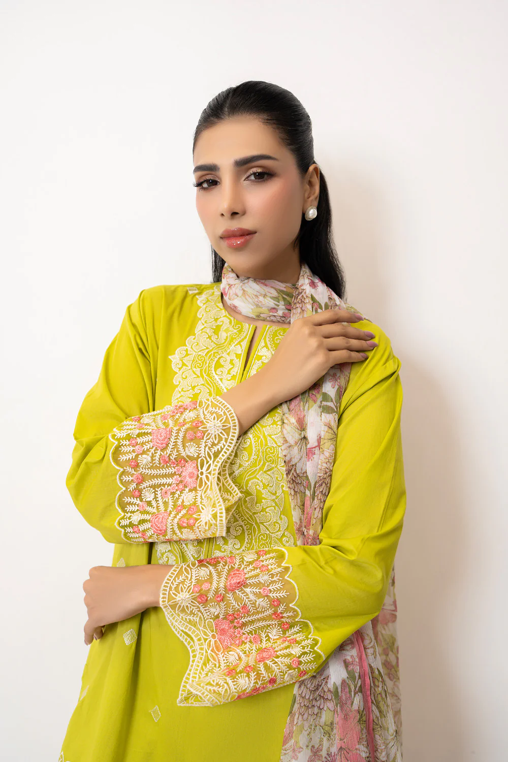 3PC Lawn Embroidered Suit - Image 3