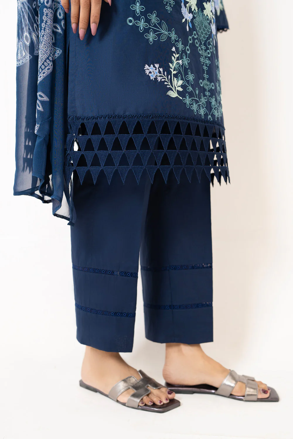 3PC Lawn Embroidered Suit - Image 7