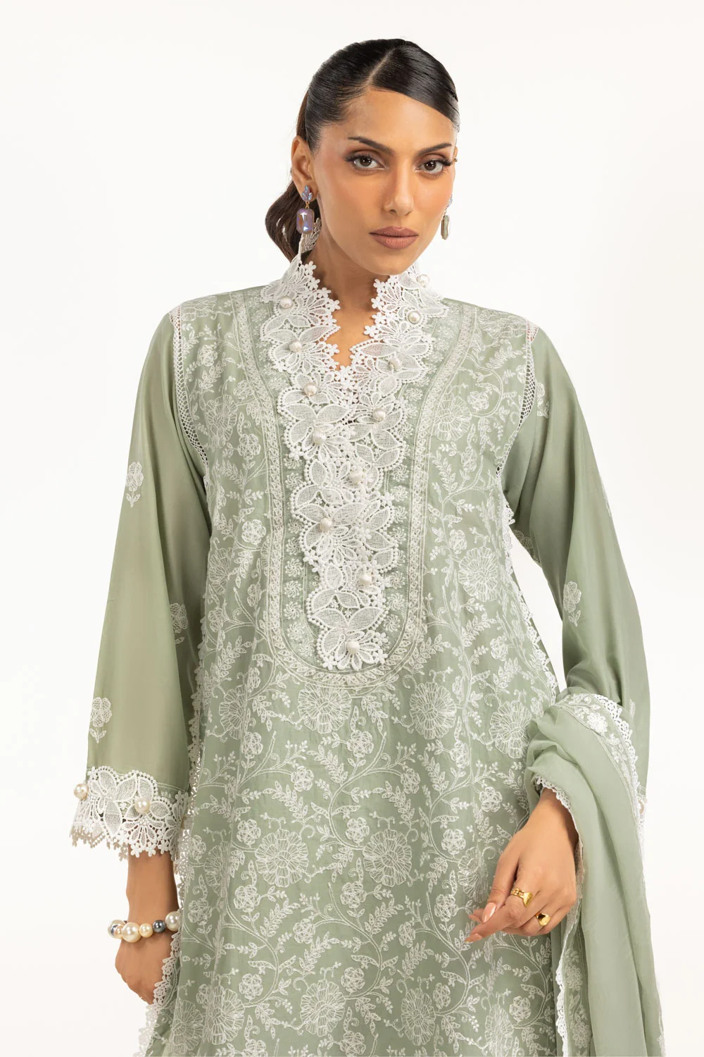 3PC Lawn Embroidered Suit - Image 3