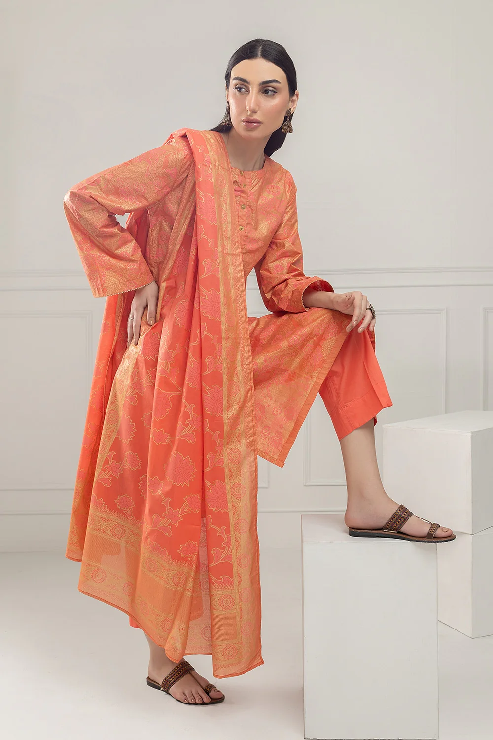 3PC Lawn Lacquer Printed Suit - Image 4