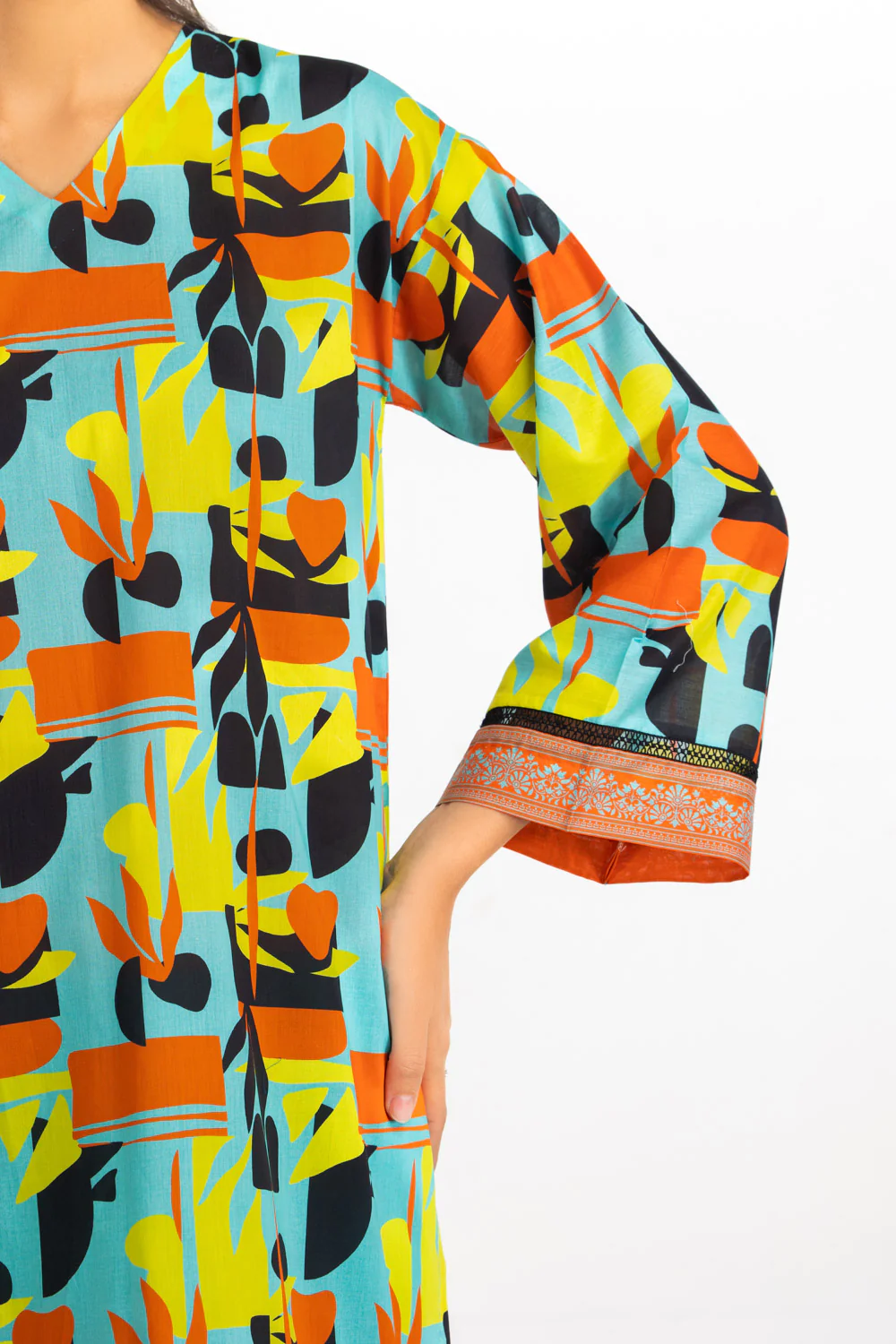 3PC Lawn Printed Suit - Image 2