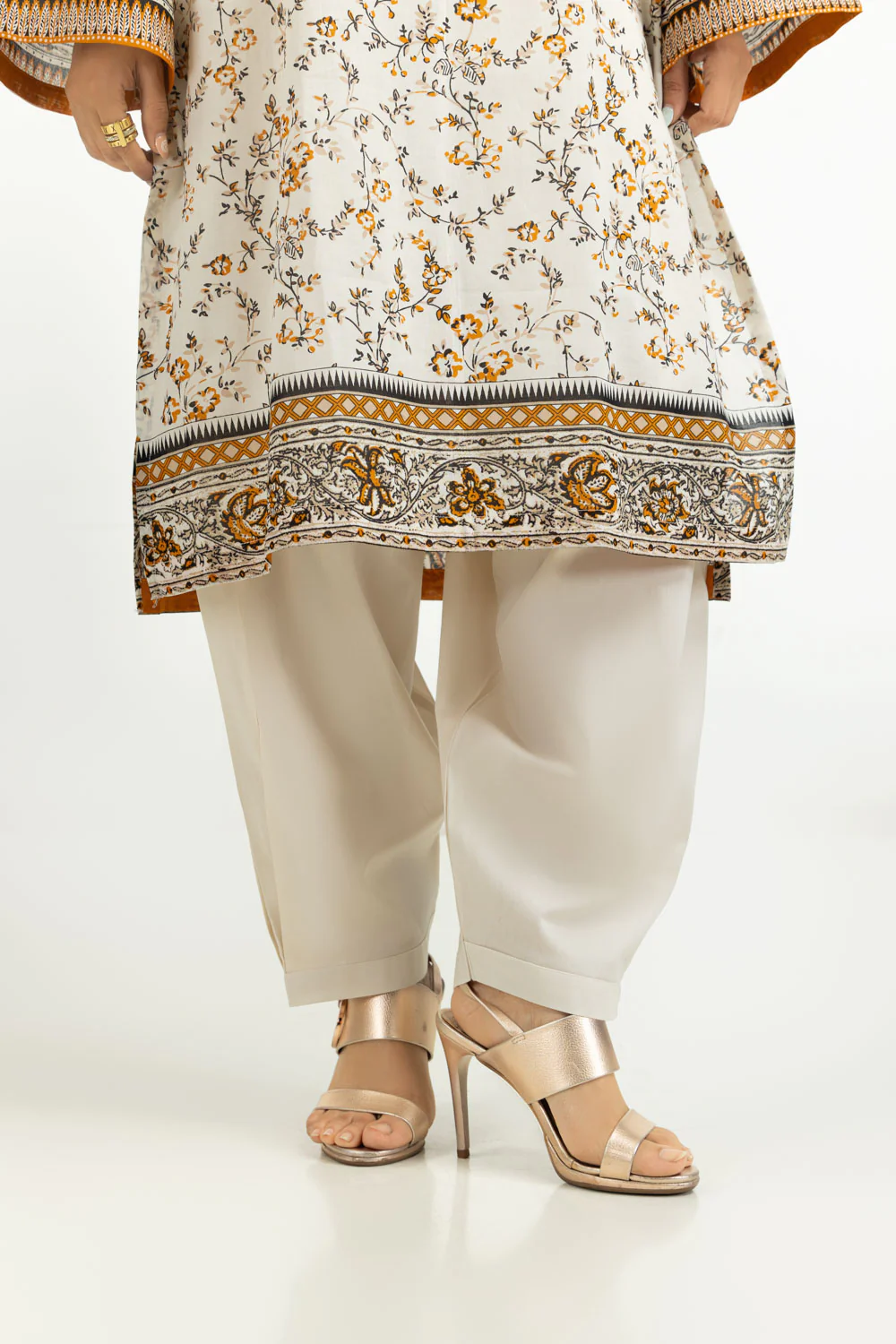3PC Lawn Printed Suit - Image 6