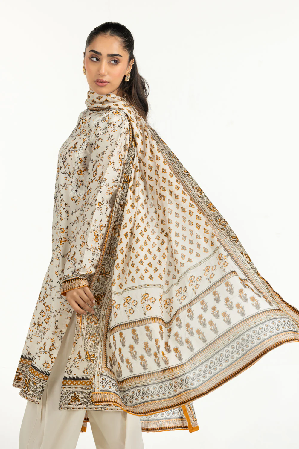 3PC Lawn Printed Suit - Image 7