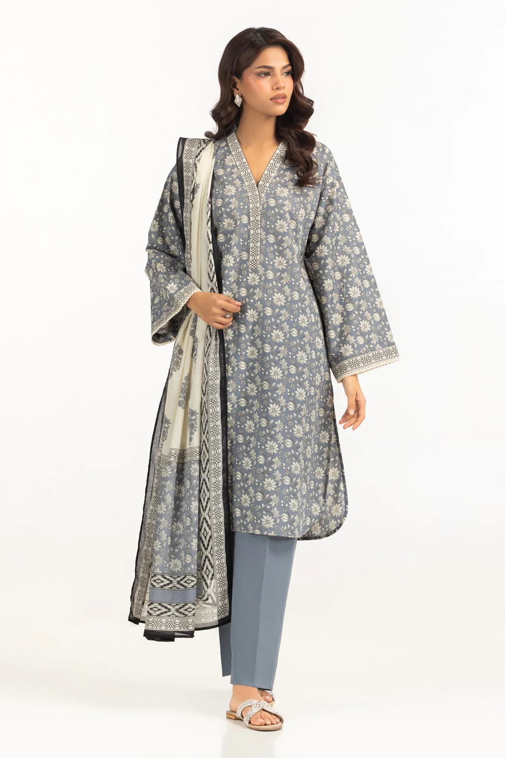 3PC Lawn Printed Suit - Image 3