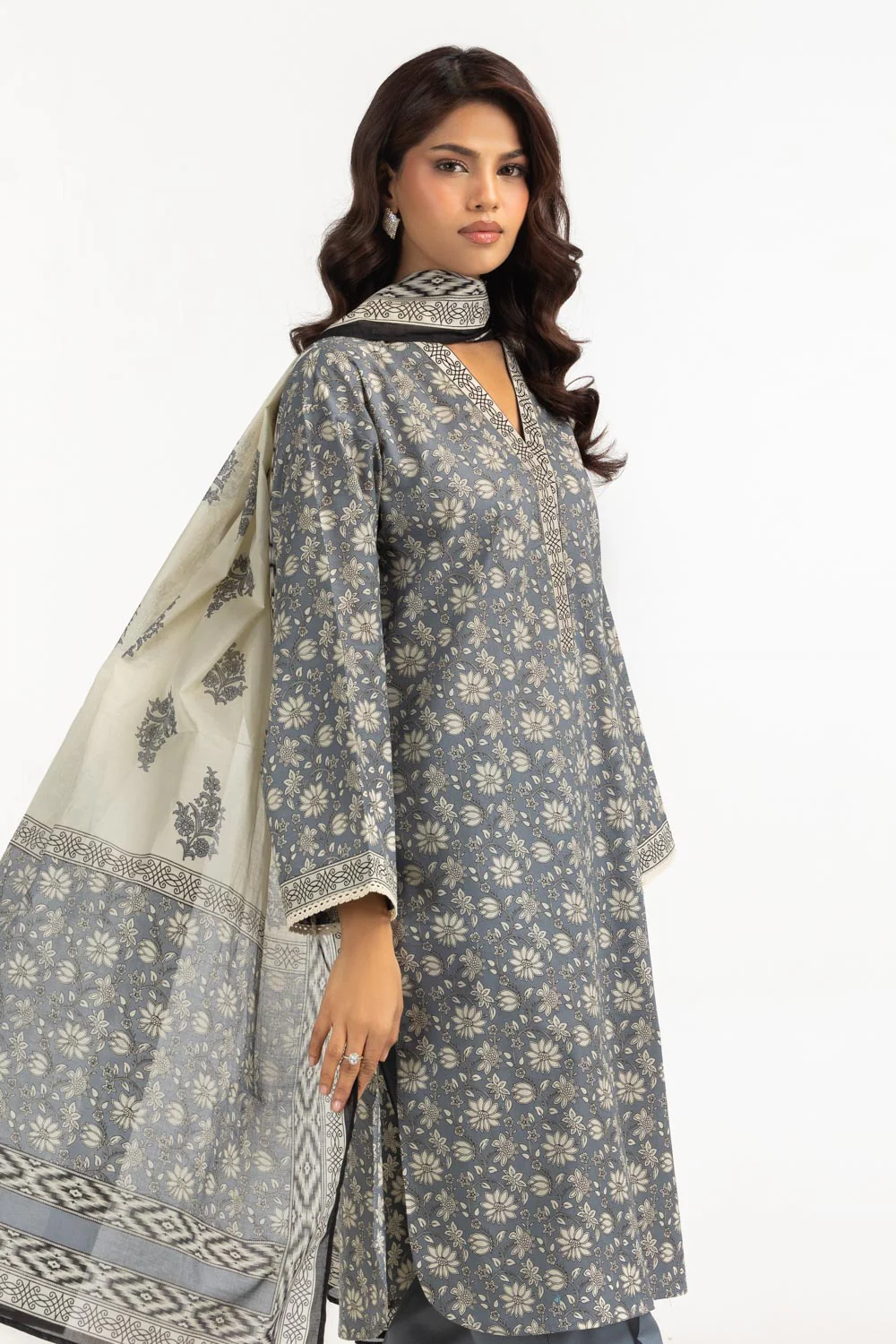 3PC Lawn Printed Suit - Image 4