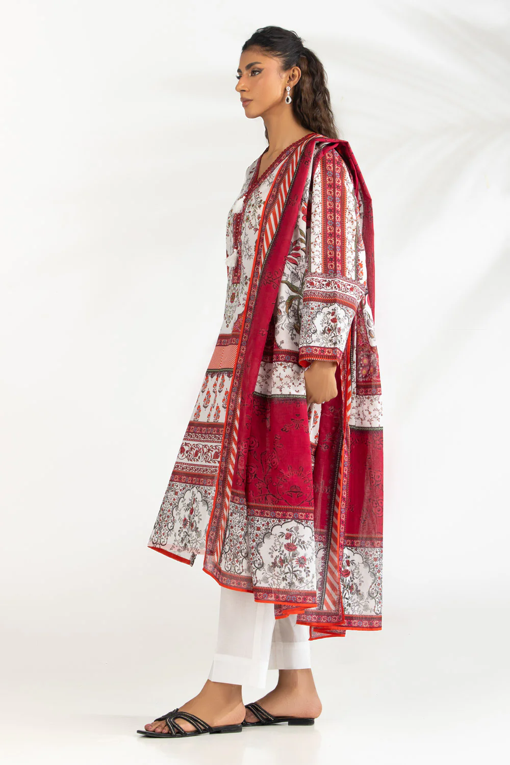 3PC Lawn Printed Suit - Image 3