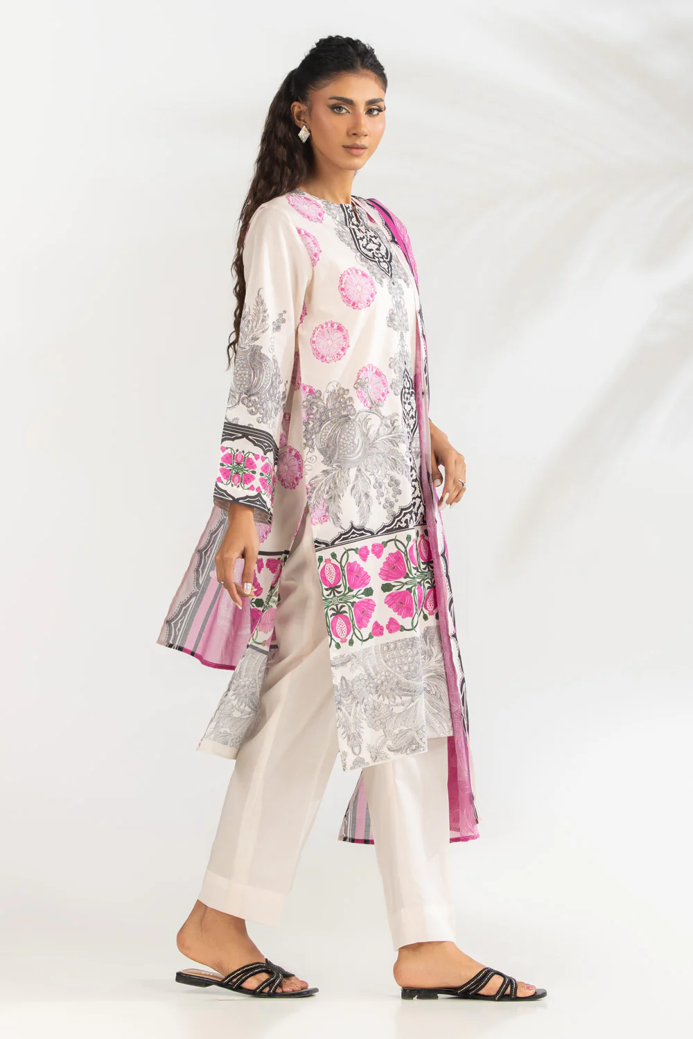 3PC Lawn Printed Suit - Image 4