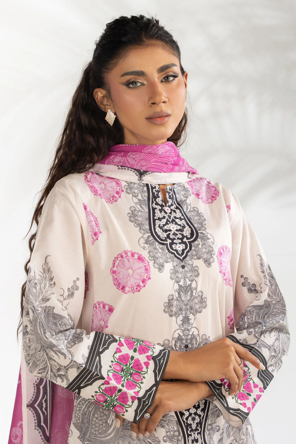 3PC Lawn Printed Suit - Image 5