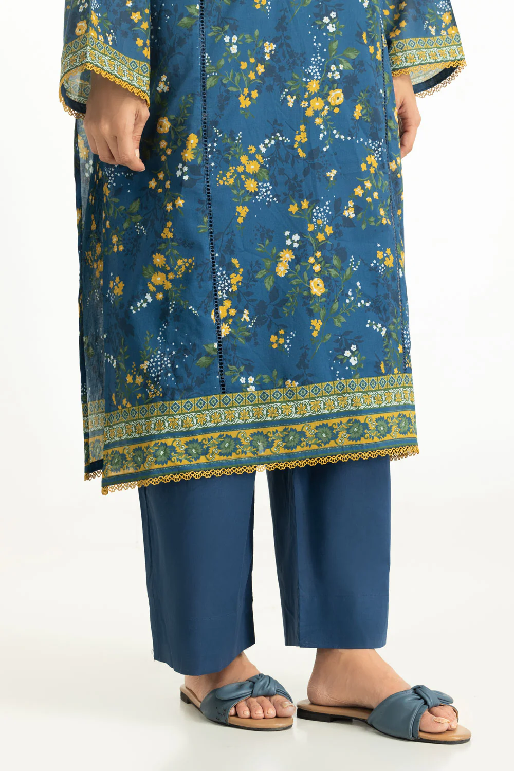 3PC Lawn Printed Suit - Image 7