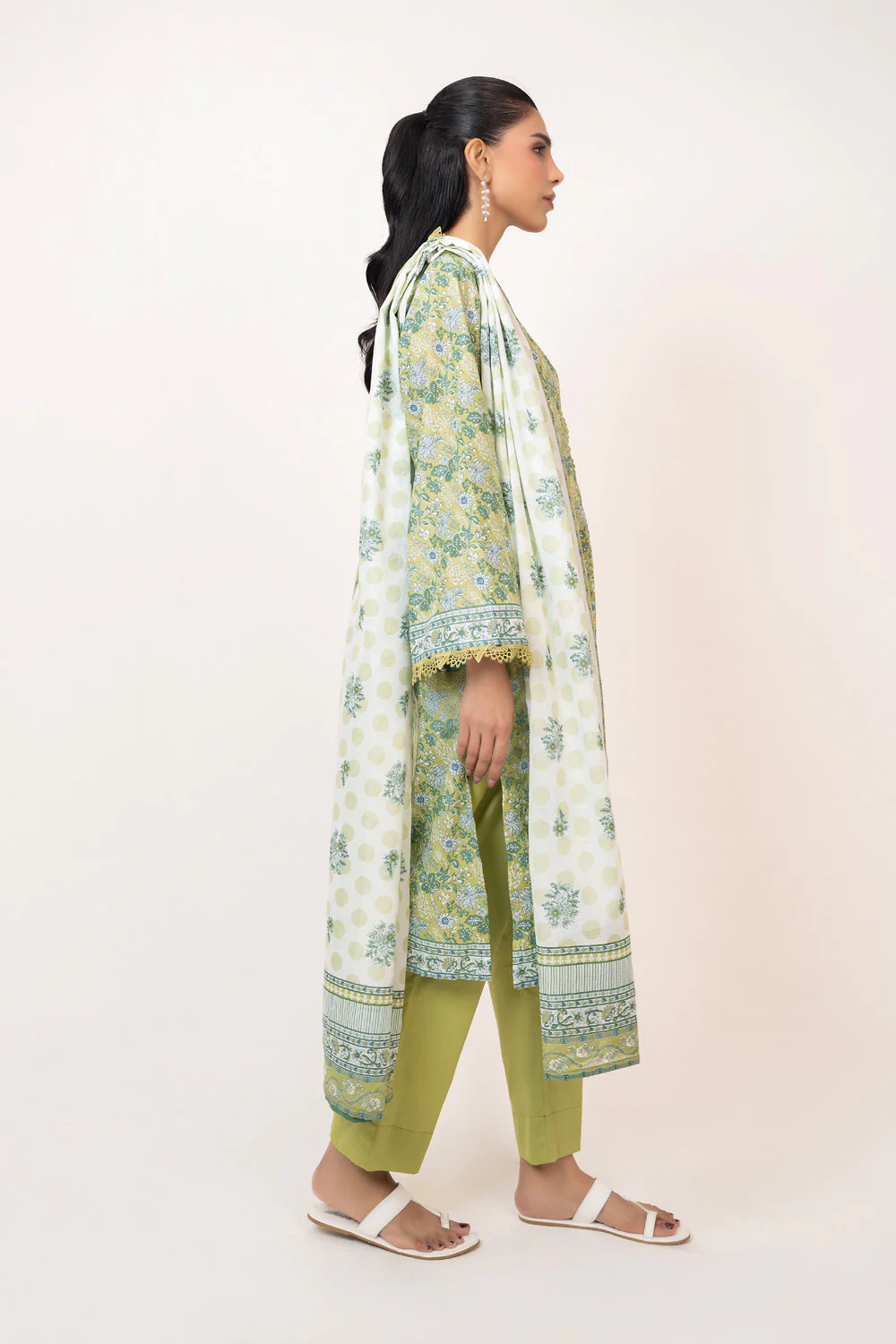 3PC Lawn Printed Suit - Image 4