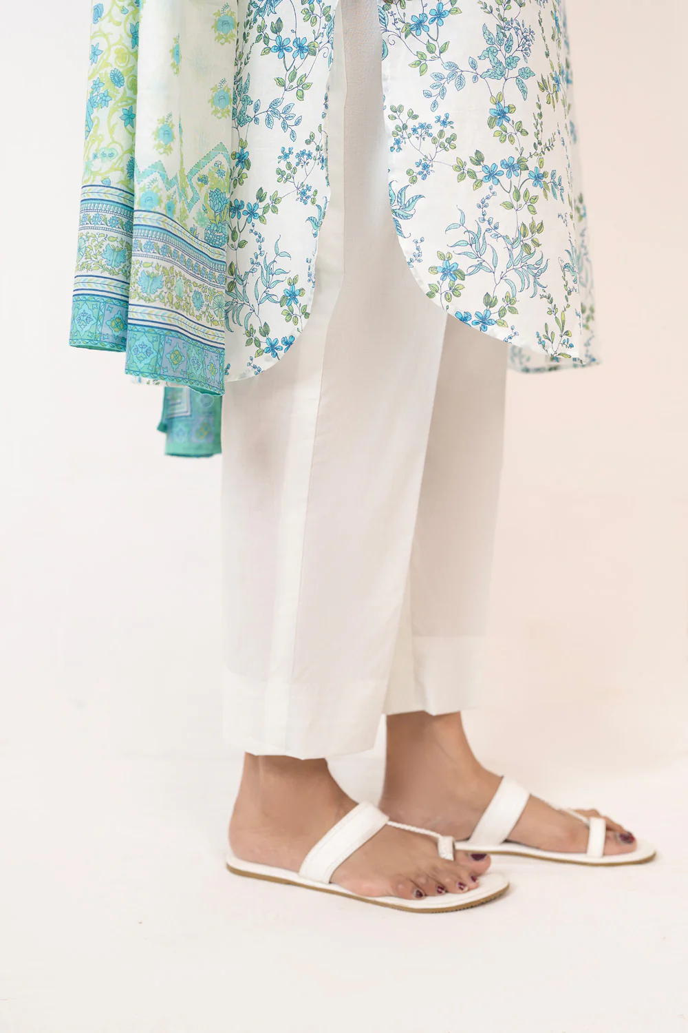 3PC Lawn Printed Suit - Image 7