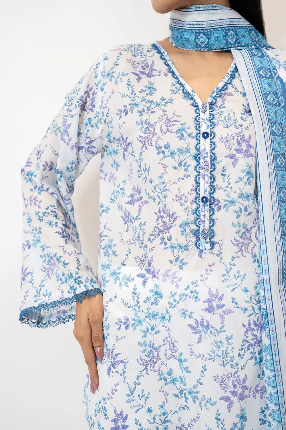 3PC Lawn Printed Suit - Image 2