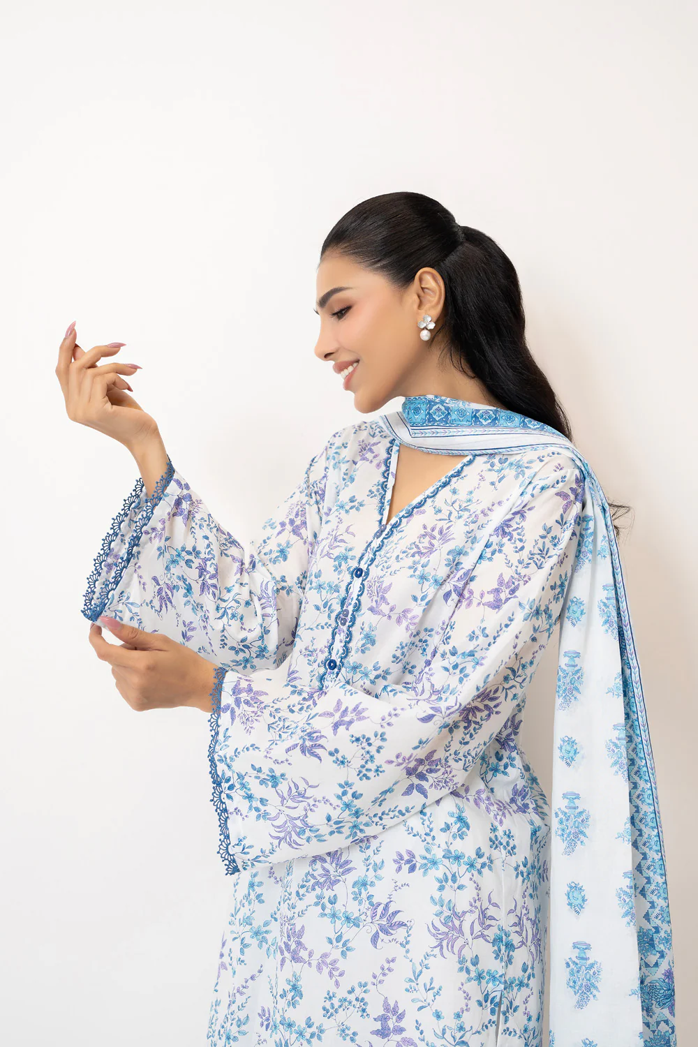 3PC Lawn Printed Suit - Image 4