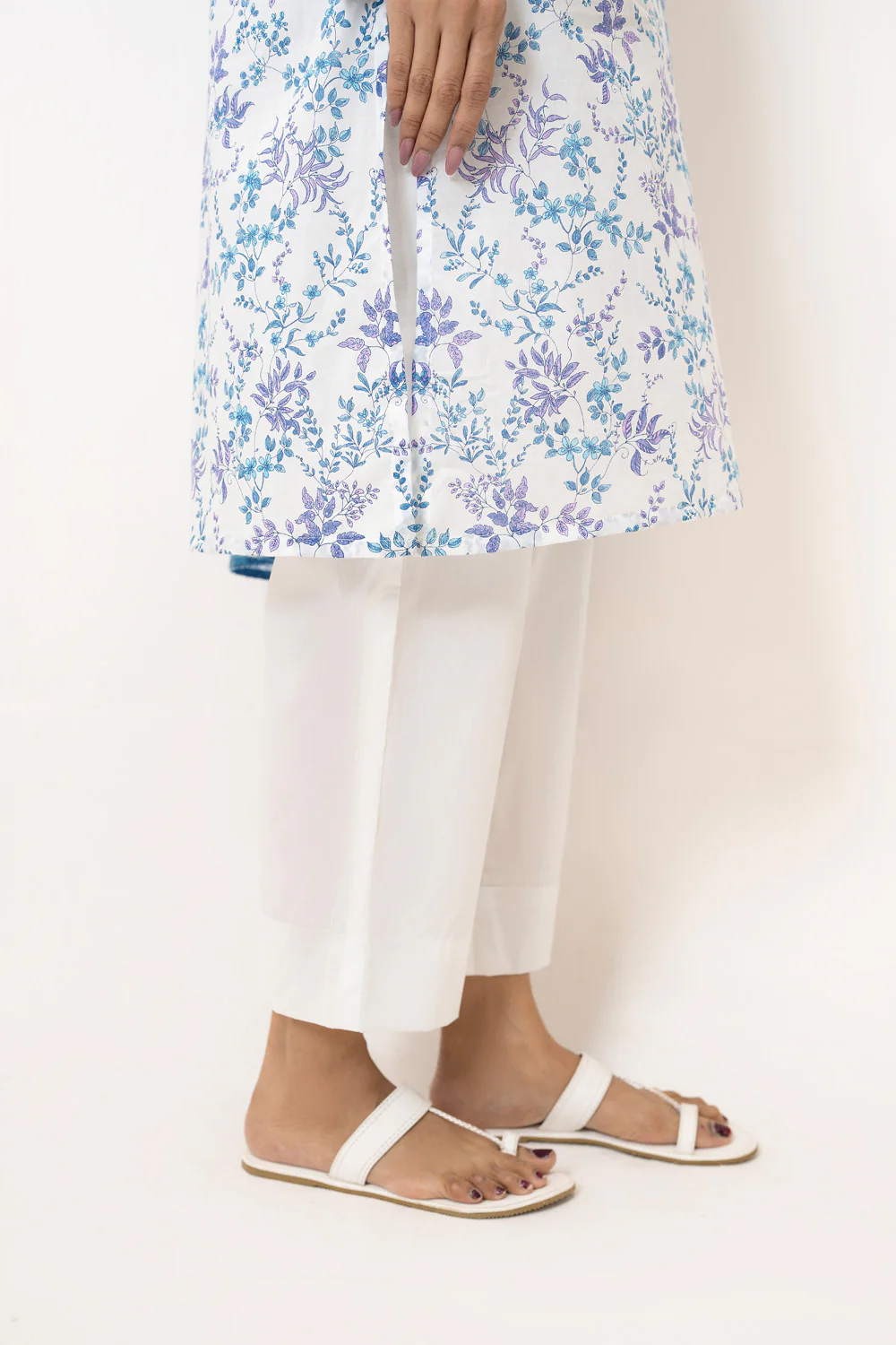 3PC Lawn Printed Suit - Image 7