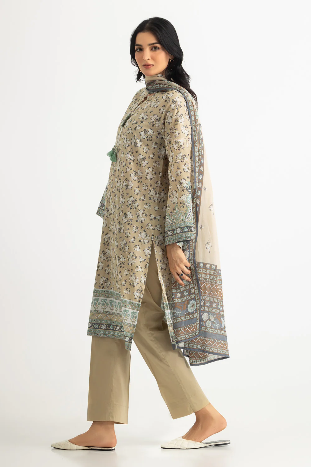 3PC Lawn Printed Suit - Image 4
