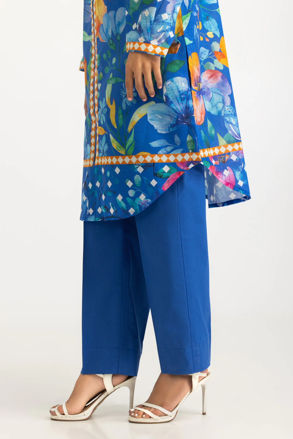 3PC Lawn Printed Suit - Image 7