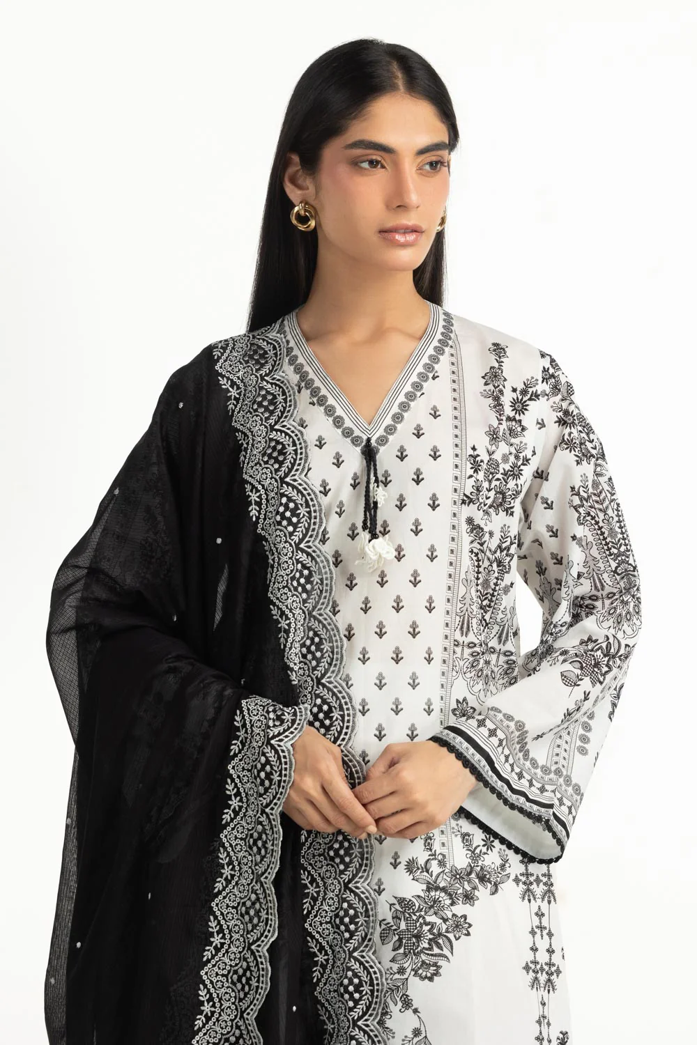 3PC Lawn Printed Suit With Embroidered - Image 5