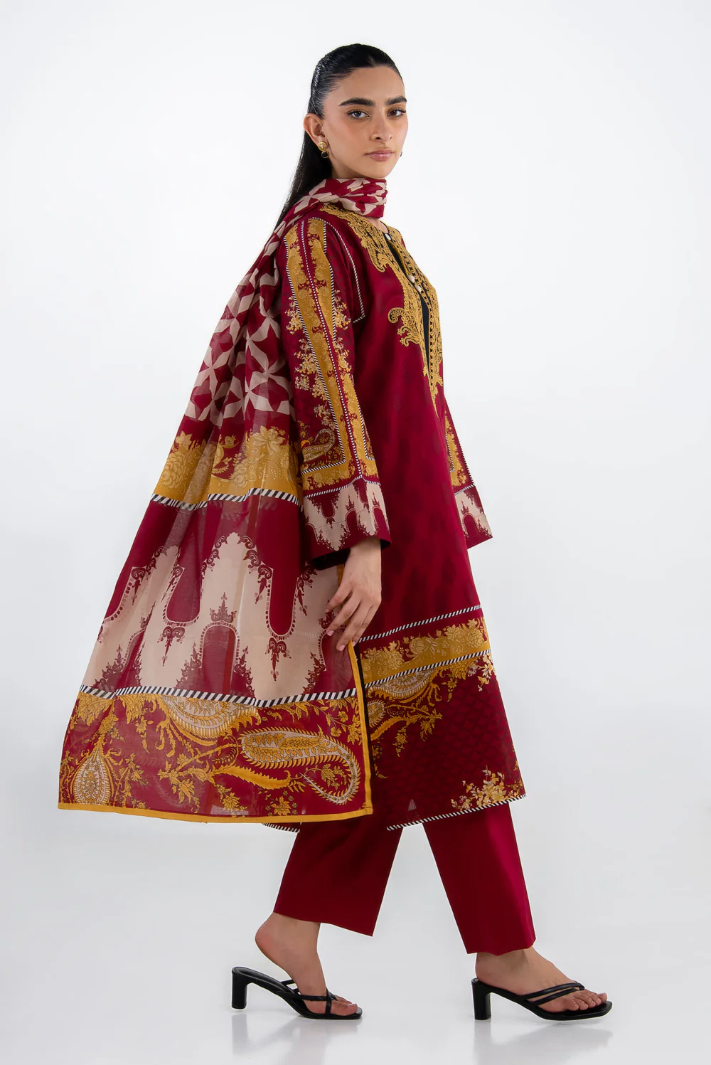 3PC Lawn Printed Suit With Embroidered - Image 4