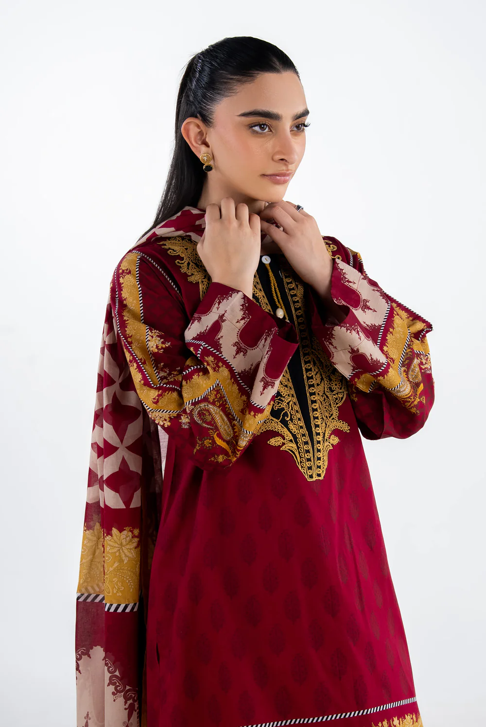 3PC Lawn Printed Suit With Embroidered - Image 5