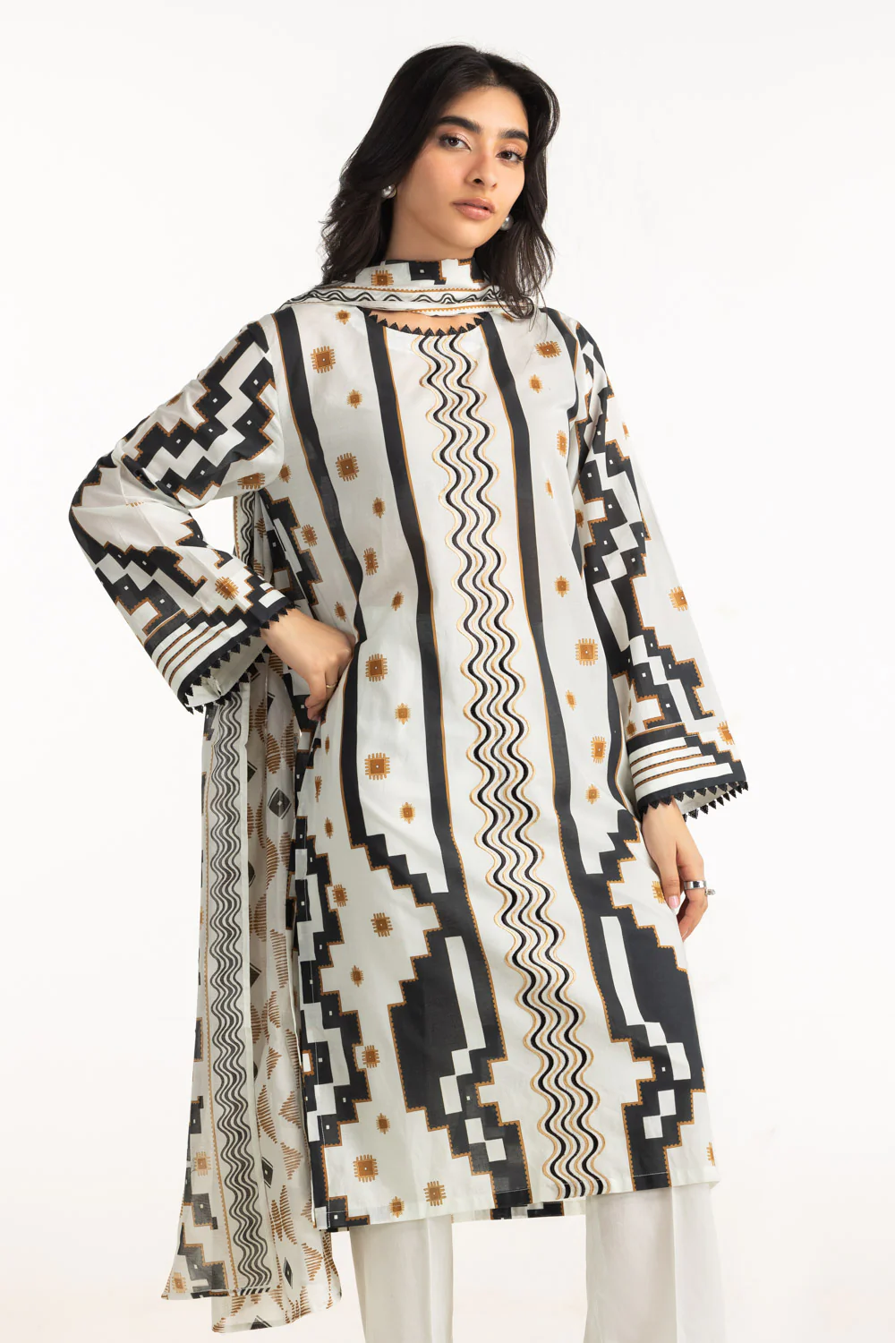 3PC Lawn Printed Suit With Embroidered - Image 4