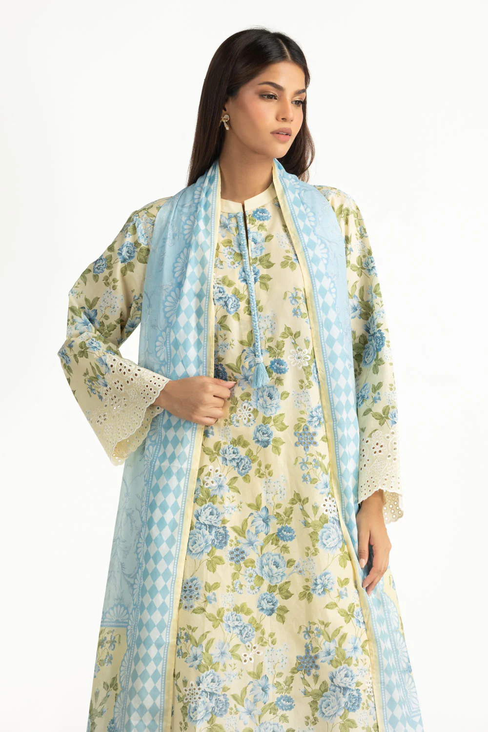 3PC Lawn Printed Suit With Embroidered - Image 4