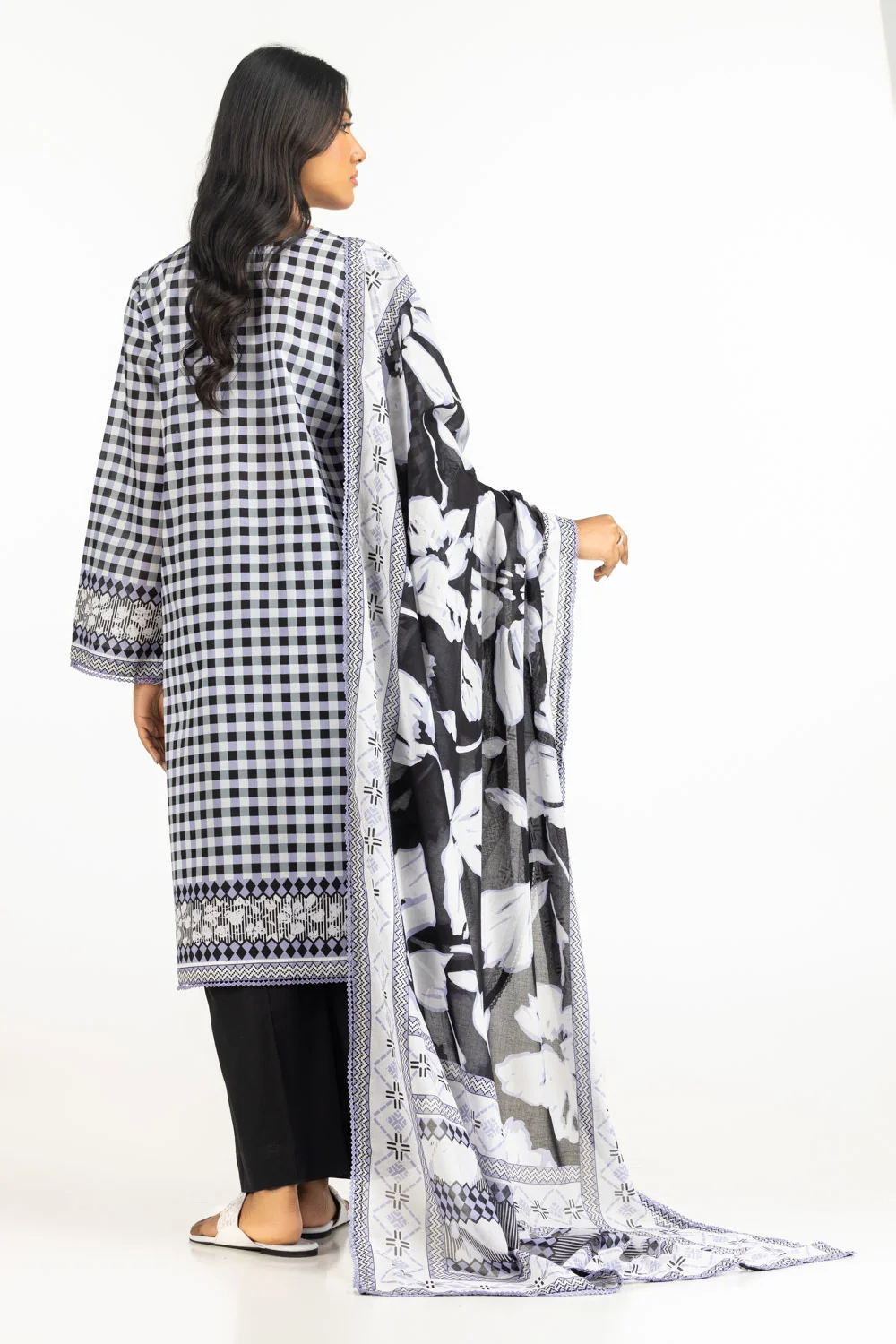 3PC Lawn Printed Suit With Embroidered - Image 5