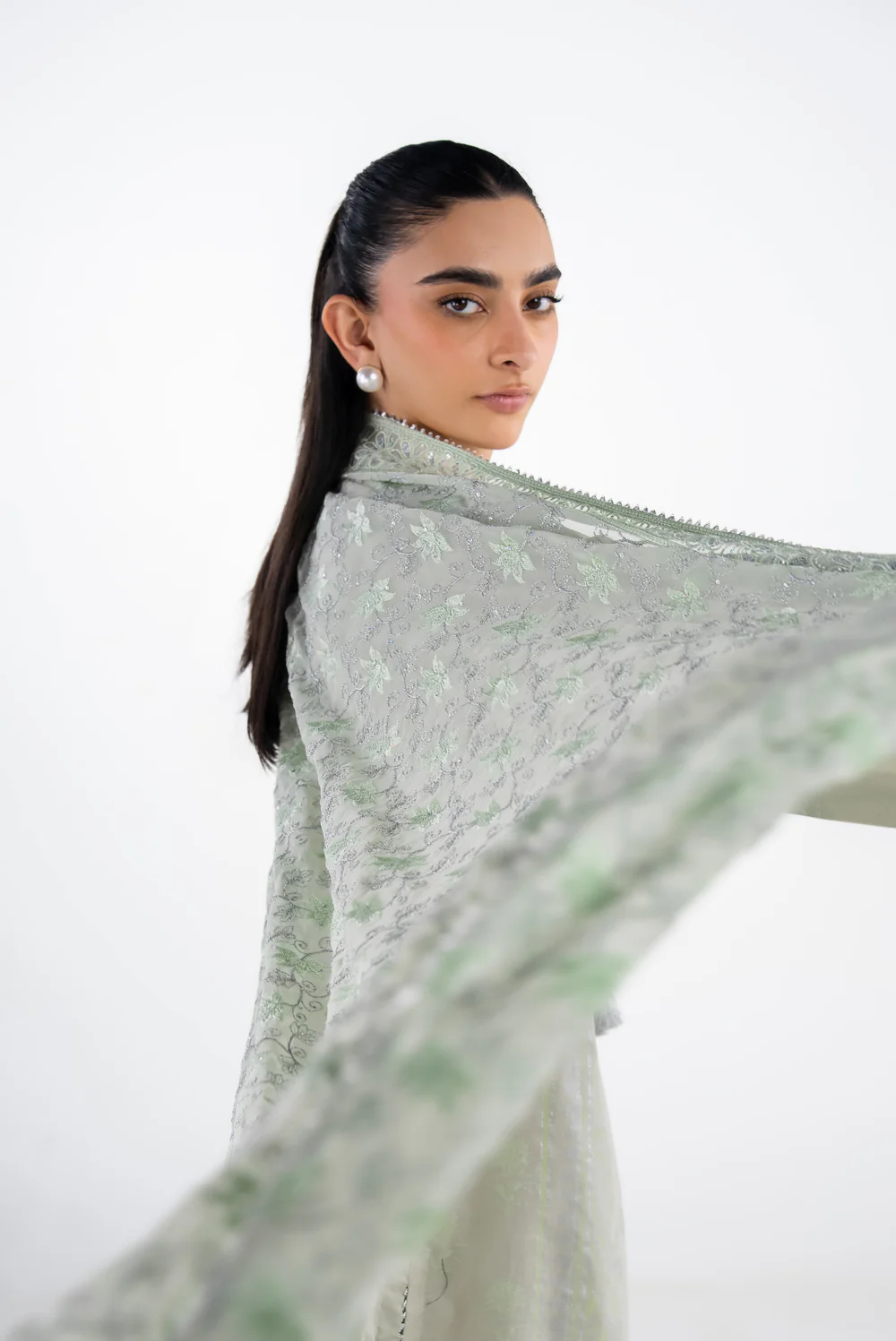 3PC Lawn Silver And Lacquer Printed Suit - Image 4