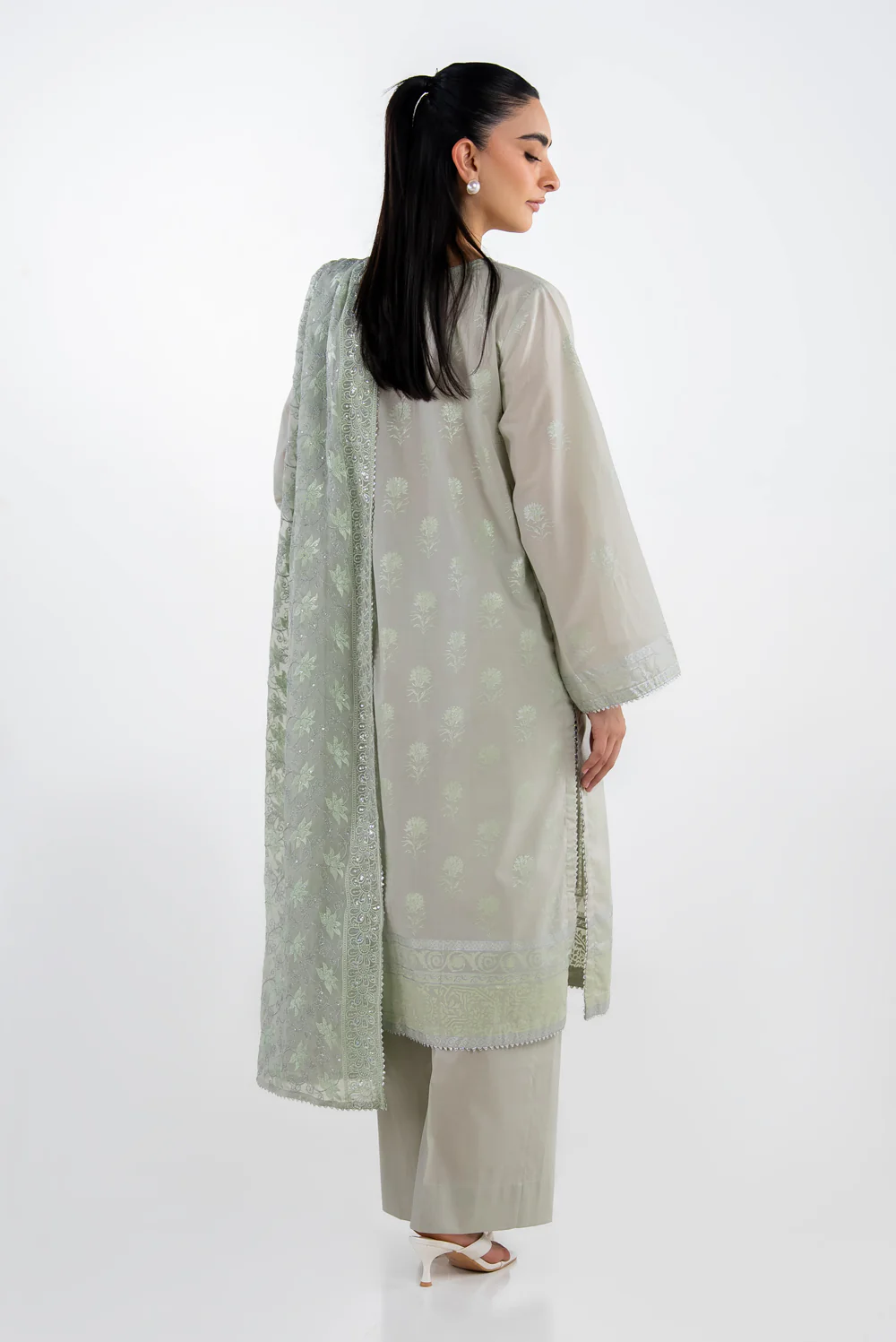 3PC Lawn Silver And Lacquer Printed Suit - Image 7