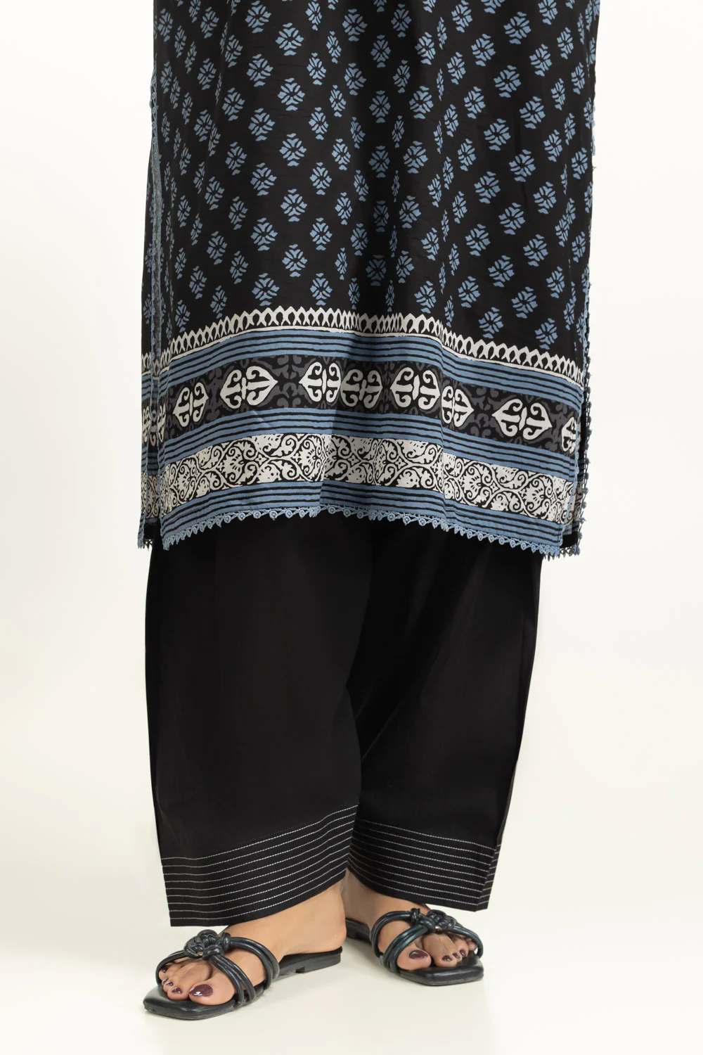 3PC Printed Lawn Suit - Image 7