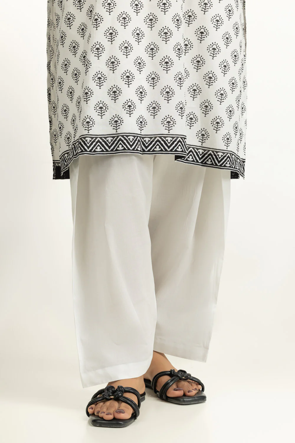 3PC Printed Lawn Suit - Image 7