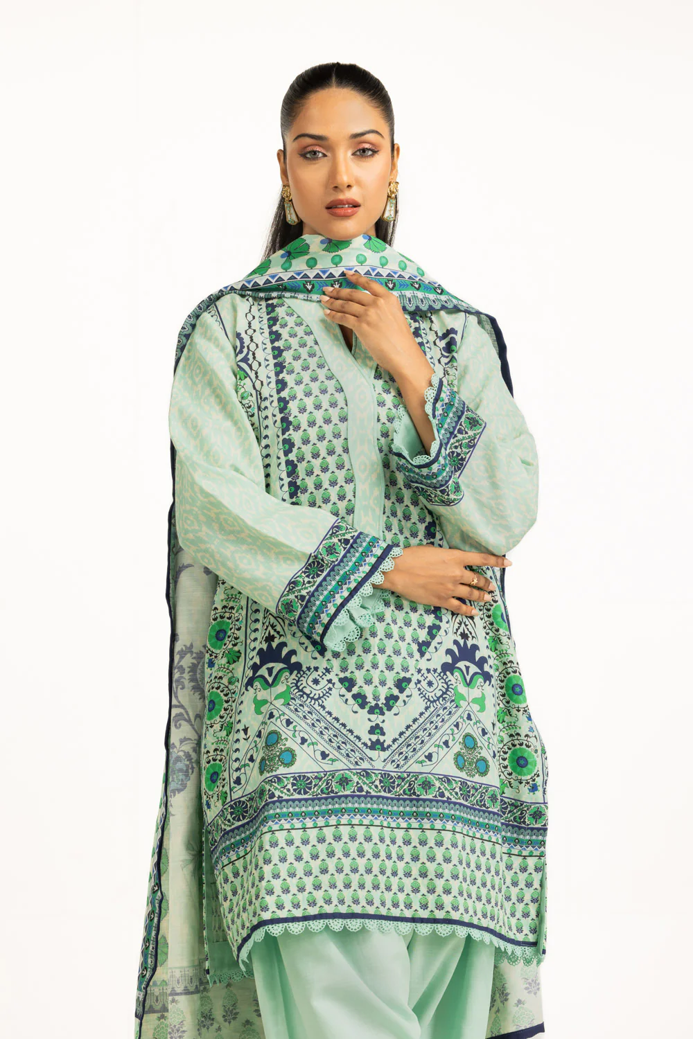 3PC Viscose Khaddar Printed Suit - Image 3