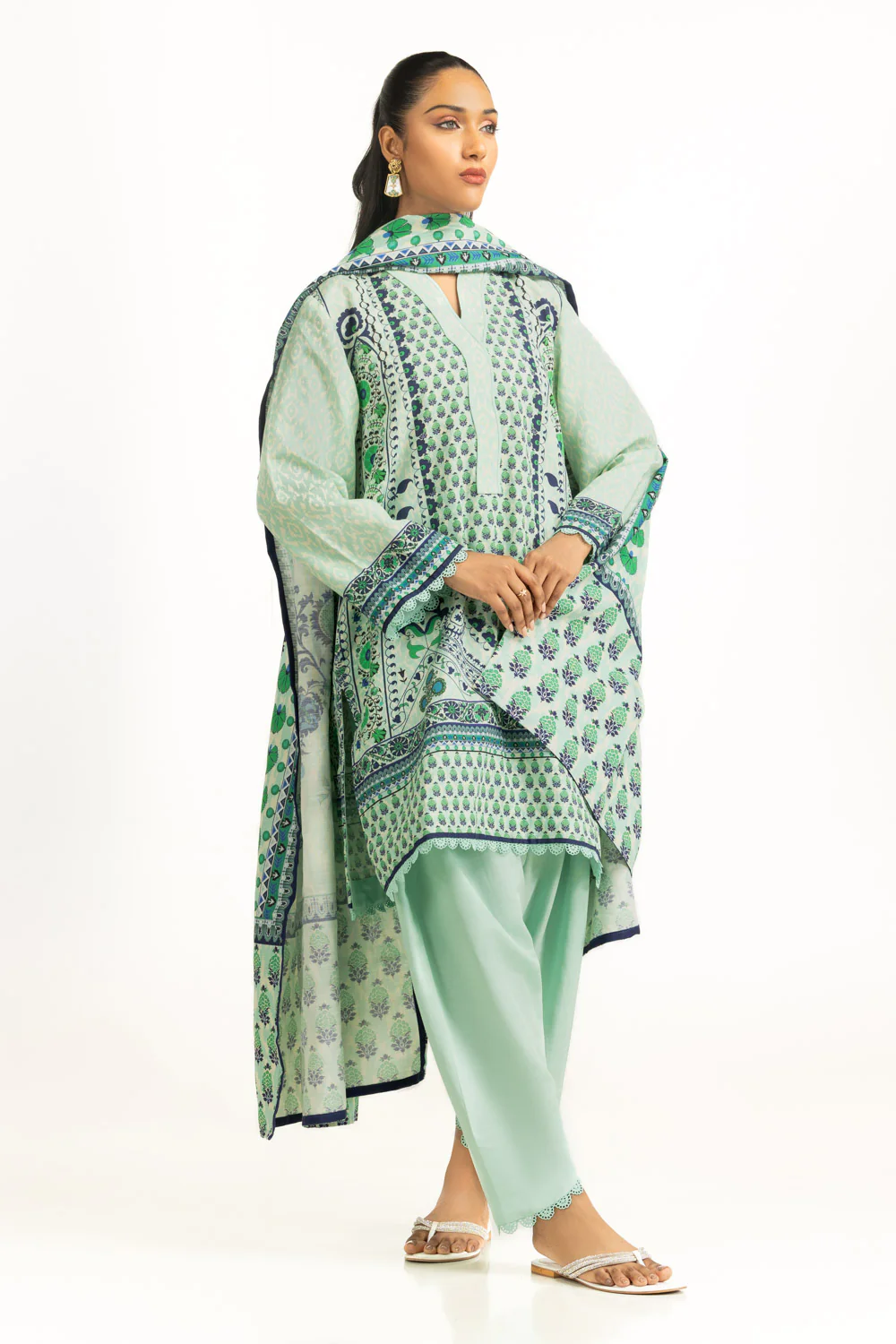 3PC Viscose Khaddar Printed Suit - Image 4