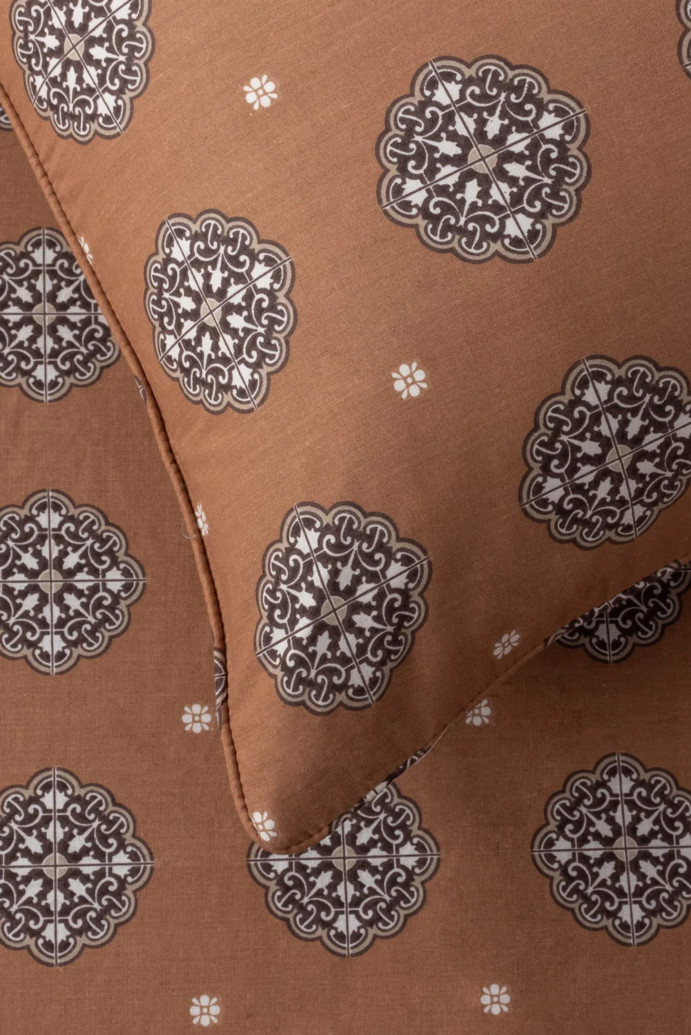Amber Brown T-150 Bed Sheet Set - Image 4