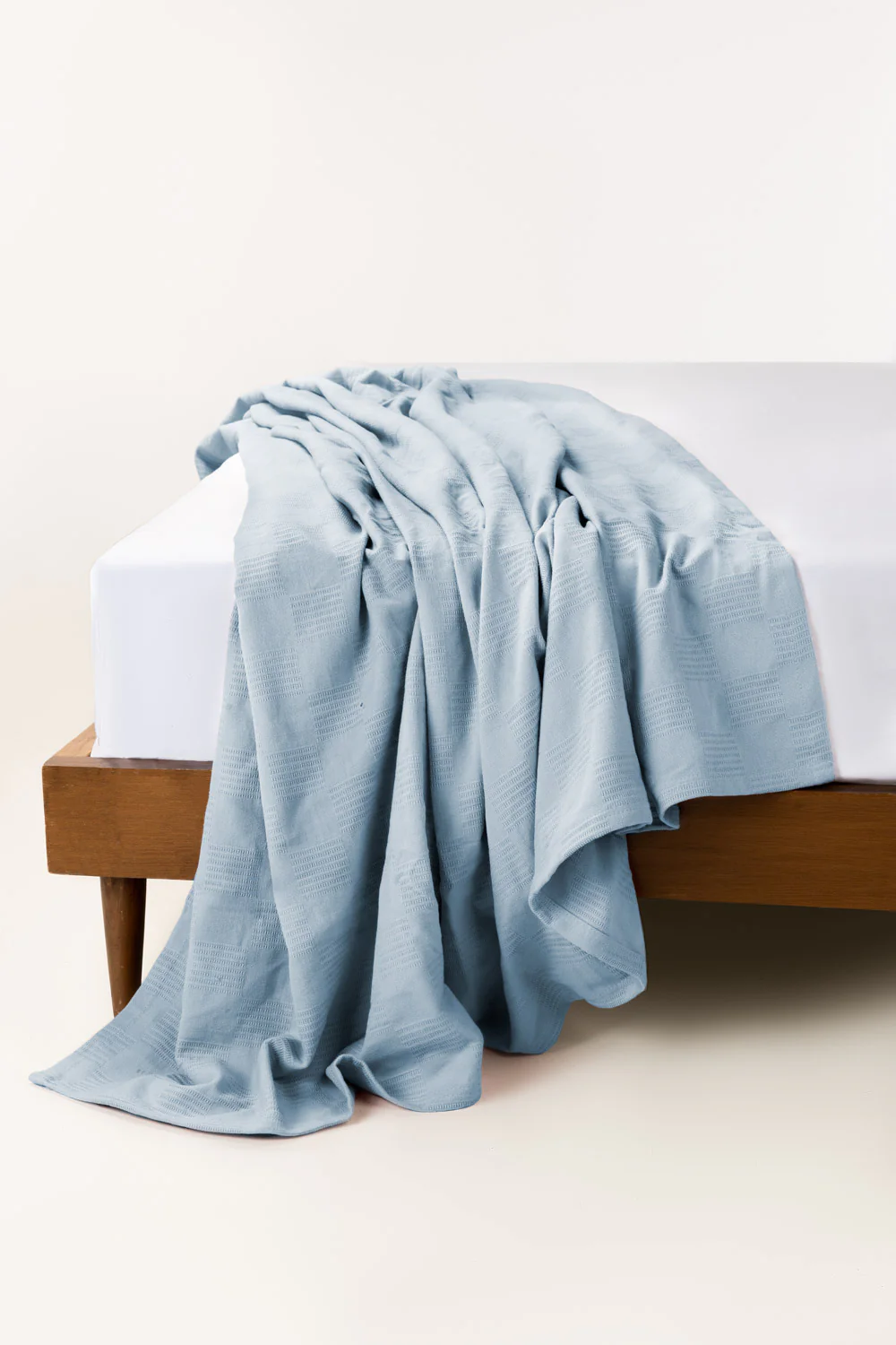 Aqua Glow Thermal Blanket - Image 5