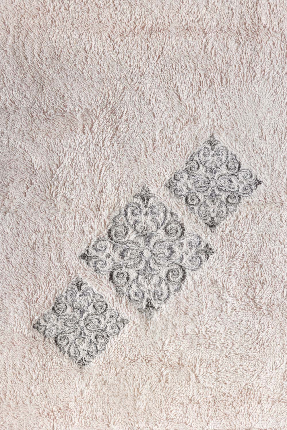 Ash Lilac 3pcs Embroidered Towel Set - Image 2