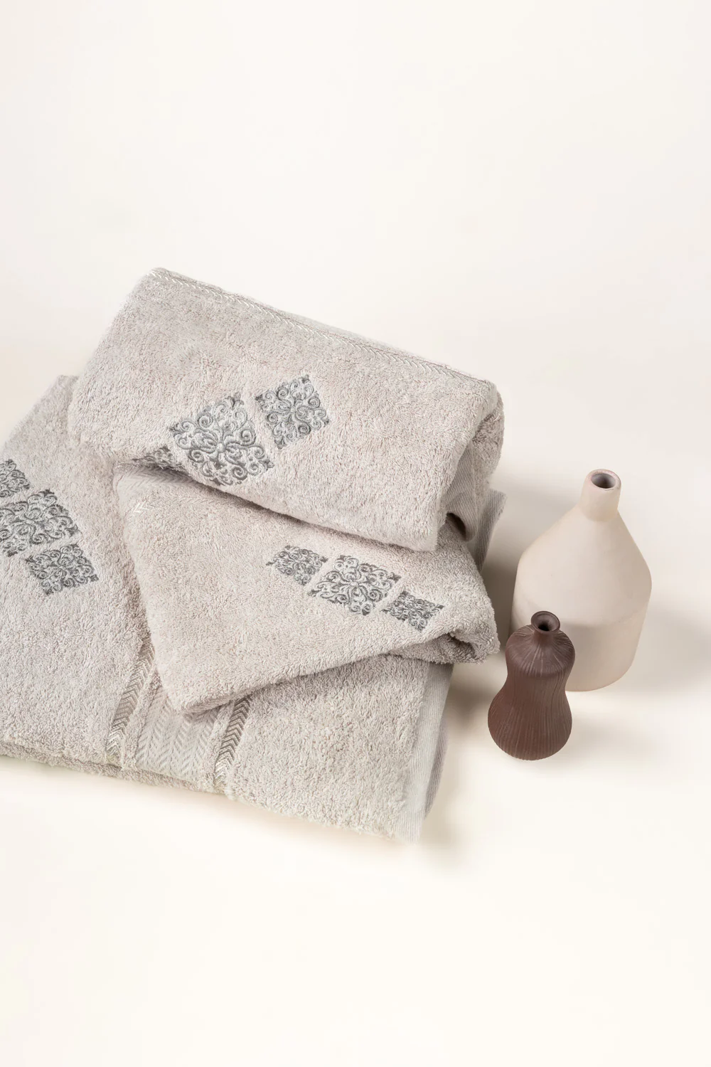 Ash Lilac 3pcs Embroidered Towel Set - Image 3