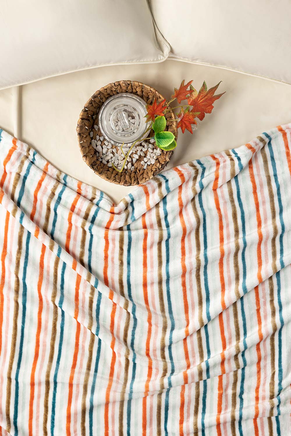 AW24-Whisper Single Ply Fleece Throw - Image 4