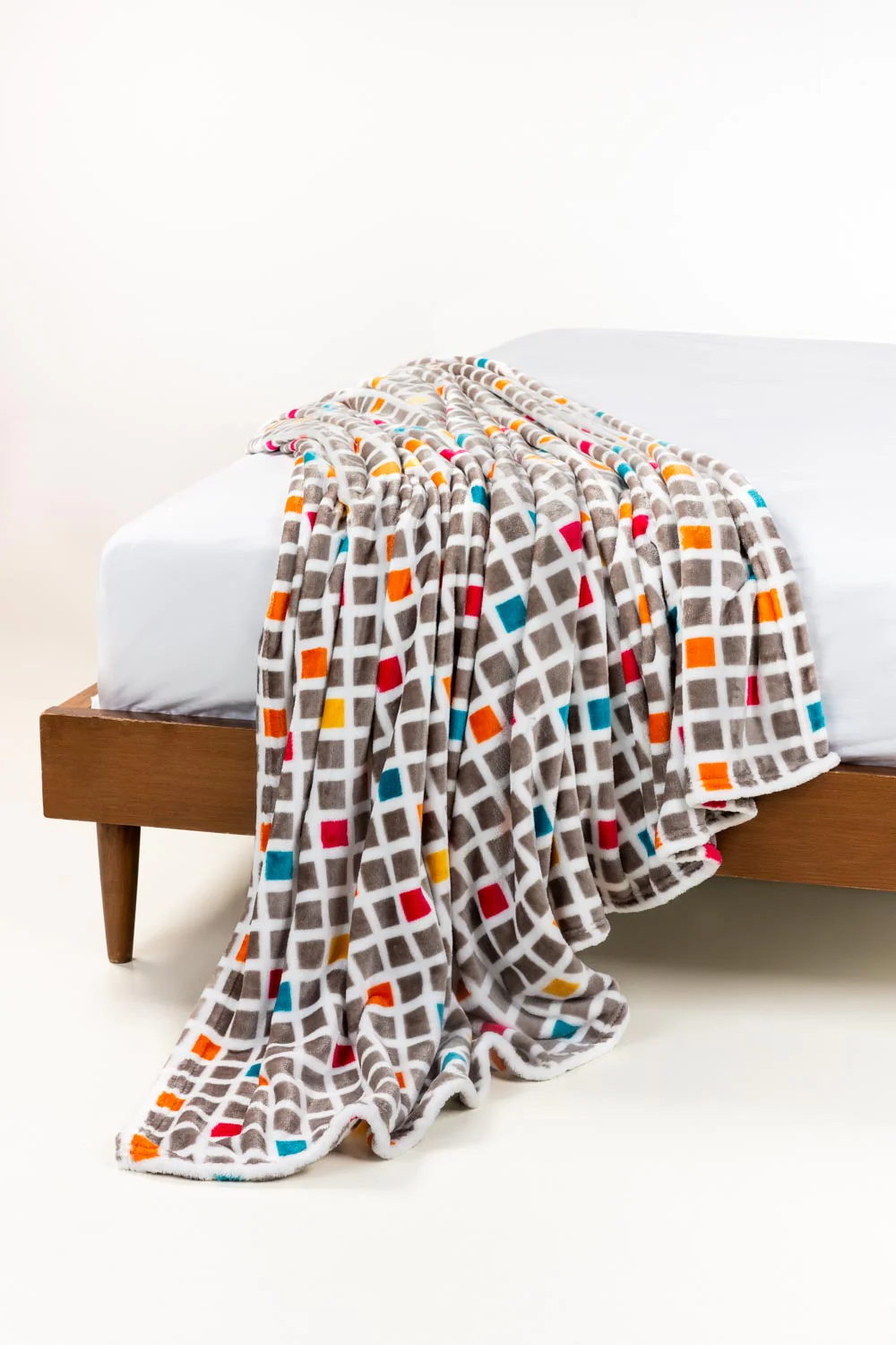 AW25-Cube Single Ply Fleece Throw - Image 5