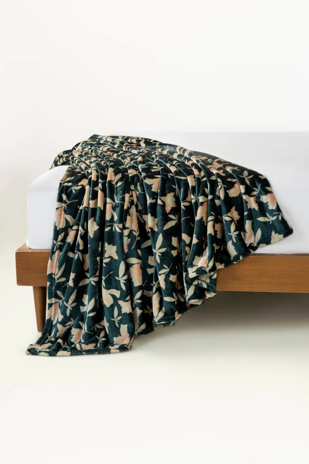 AW25-Juniper Single Ply Fleece Throw - Image 5